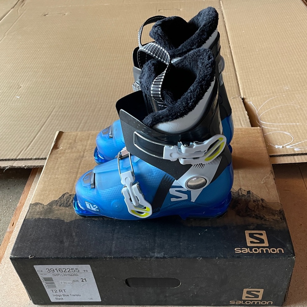 Salomon T2 RT Youth Ski boots used once with box